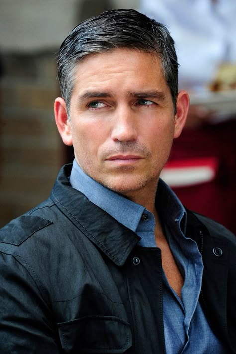 TAKING AN ‘INTEREST’: Jim Caviezel plays an ex-CIA agent in CBS’ ‘Person of Interest.’ Chicas Punk Rock, James Caviezel, Bi Rain, John Reese, Jim Caviezel, I Love Cinema, Billy Graham, Person Of Interest, Actrices Hollywood