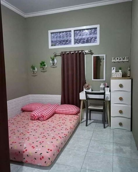 Deco Bilik, Bilik Tidur Kecil, Comfortable Bedroom Decor, Small Room Makeover, Small Bedroom Inspiration, Bedroom Ideas For Small Rooms Diy, Fancy Bedroom, Room Organization Bedroom, Easy Room Decor