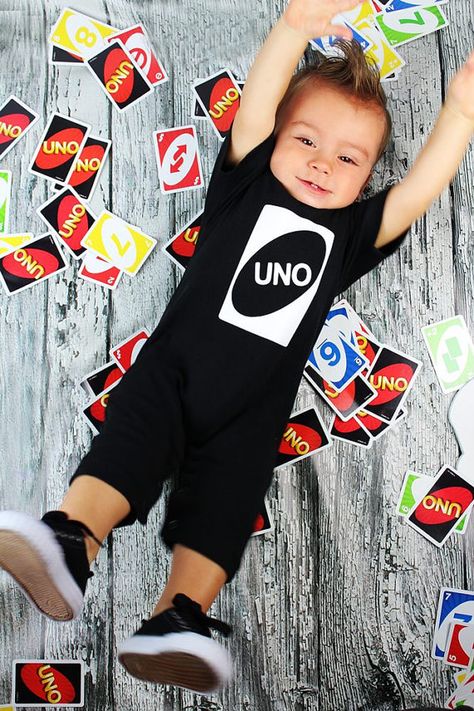 Uno Birthday, 1st Birthday Pictures, Baby Kostüm, First Birthday Pictures, Baby Boy First Birthday, 1st Birthday Photos, First Birthday Party Themes, First Birthday Themes, Baby Boy 1st Birthday