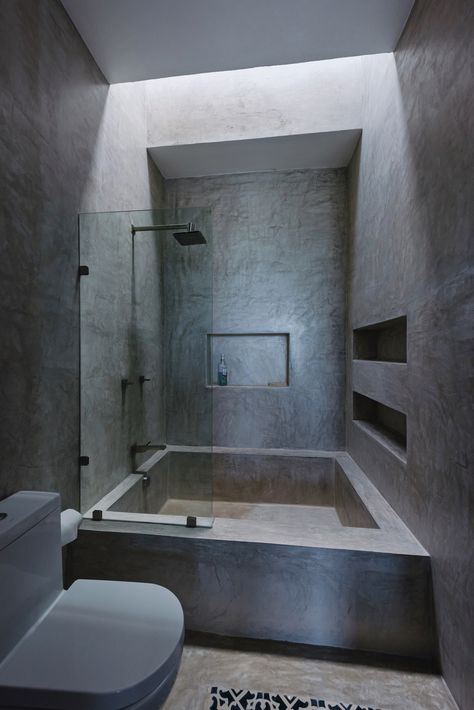 Chuburná House - Picture gallery Concrete Bathroom, Tub And Shower, Bathroom Inspiration Decor, Bathroom Design Luxury, Dream House Interior, House Bathroom, Bathroom Makeover, Dream Home Design, Bathroom Renovation