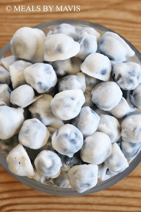 Blueberry Bites Recipe, Greek Yogurt Bites, Blueberry Bites, Frozen Yogurt Blueberries, Blueberry Snacks, Strawberry Bites, Berry Bites, Frozen Yogurt Bar, Frozen Yogurt Bites