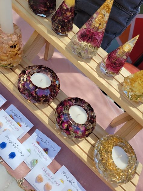 Resin Market Display, Resin Craft Fair Display, Resin Craft Show Display, Resin Booth Display, Resin Display Ideas, Market Displays Booth Ideas, Displaying Earrings, Pop Up Display, Farmers Market Display