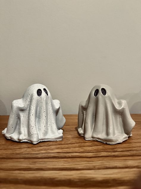 Cement ghost Halloween decoration  If you select multiple ghosts and you want them to be different colors please specify  how many ghosts in which colors listed above. If you want them the same color simply select the desired color in the variations section. Halloween Clay Crafts, Ceramic Ghosts, Ghost Sculpture, Clay Diys, Clay Ghost, Clay Models, Ghost Decor, Clay Inspo, Ghost Candles