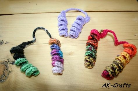 How to crochet a hair spiral or corkscrew ponytail holder – The Art of Craft Crochet Pony, Hair Accessories Diy, Hair Holder, Spiral Crochet, Craft Crochet, Crochet For Beginners Blanket, Crochet Bows, Crochet Hair Accessories, A Ha