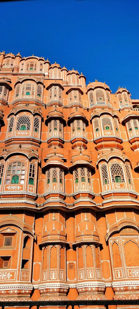 Jaipur visits without hawa mahal is useless. Jaipur Snap, Taj Mahal Image, Hawa Mahal Jaipur, Hawa Mahal, Moroccan Wedding, Self Portrait Poses, Portrait Poses, Incredible India, Mobile Photography