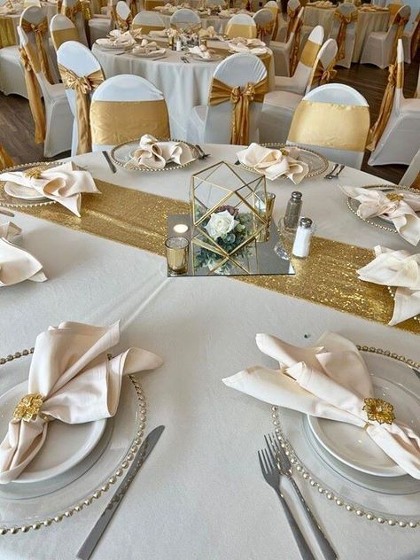 Gold Table Arrangements, White And Gold Birthday Table Decor, White And Gold Engagement Party Centerpieces, White And Gold Quince Table, Table And Chair Decorations For Party, Gold Table Settings Wedding, White And Gold Table Runner, Wedding Decorations Gold And White, White Table With Gold Runner