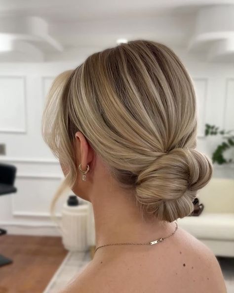 Cleveland Bridal Hair | Megan Cox on Instagram: "Styles you should absolutely be considering for your wedding day 🤍 ⁣ Soft texture low bun (twisted or knotted)⁣ Midi Twist-up⁣ Soft glam waves⁣ Mid-to-high buns⁣ Sleek twisted bun (think Sophia Richie inspired)⁣ ⁣ See a favorite? SAVE to your wedding hair inspiration folder!" Low Bun Wedding Hair Middle Part, Sleek Low Bun Bridal Hair, Sophia Richie Hair Wedding, Sophia Richie Wedding Hair, Mid Bun Wedding Hair, Sophia Richie Makeup, Sleek Wedding Bun, Bridal Glam Waves, Sleek Bridal Bun