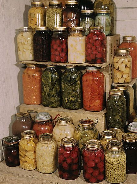 Canning foods you grew and harvested yourself is exciting and rewarding. After canning, you have rows of colorful jars lining your pantry ready to be enjoyed at any time. Just like any other food, however, home canned goods do not last forever. Use this guide to help you determine if your canned goods are safe… Different Types Of Food, Canning 101, Canning Fruit, Canning Food Preservation, Decorações Com Comidas, Canned Food Storage, Canning Tips, Canned Fruit, Home Canning