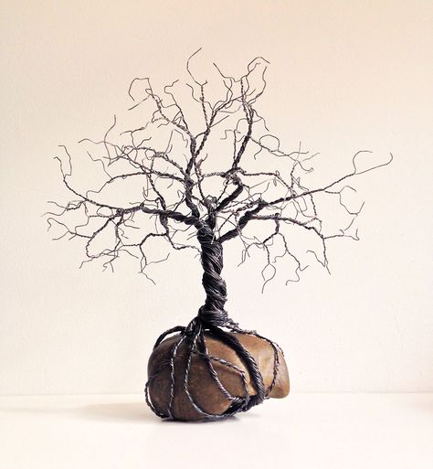 Eindresultaat boom van ijzerdraad - End result wire tree Wire Trees Diy How To Make, Drátěná Socha, Copper Wire Art, Wire Art Sculpture, Picture Tree, Wire Diy, Wire Tree Sculpture, Wire Trees, Wire Tree