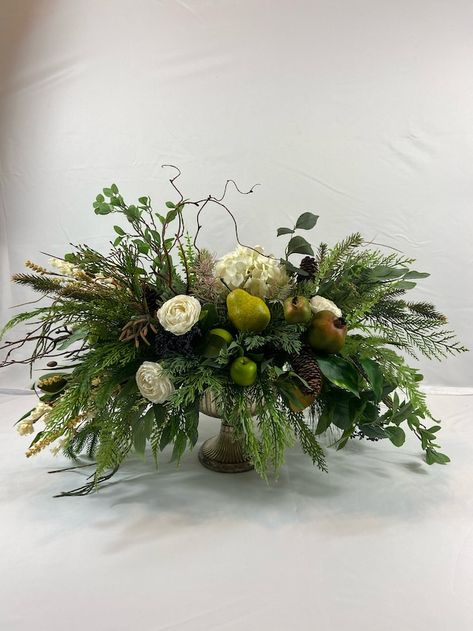 SBBlumenDesign - Etsy November Wedding Greenery, Christmas Roses Decoration, Large Round Table Centerpiece, Winter Floral Arrangements For Church, Plants On Mantle, Winter Greenery Centerpiece, Winter Wedding Flowers Centerpieces, Winter Floral Arrangements Centerpieces, Pine Arrangements