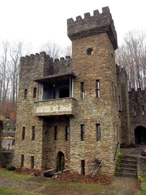 Usa Beautiful Places, Loveland Castle, Tiny Castle, Loveland Ohio, American Castles, Small Castles, Castle Home, Chateau Medieval, Famous Castles