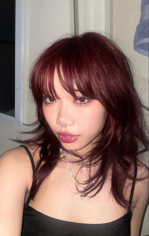 Red Hair With Bangs, Cherry Red Hair, Fire Hair, Red Hair Inspo, Wine Hair, Cherry Hair, Dark Red Hair, Hair Stylies, Burgundy Hair