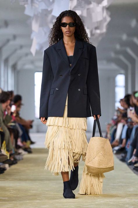 The 11 Spring 2025 Trends to Know From New York Fashion Week - Fashionista 2025 Trends, Fashion Trend Forecast, Trendy Outfit Ideas, 2025 Fashion, New Years Outfit, Fall Outfit Ideas, Trendy Fall Outfits, Runway Trends, Trendy Outfit