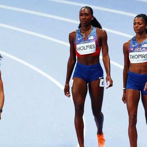 Yahoo Sports on Instagram: "Team USA wins another GOLD, and breaks the American record (3:15.27) 🇺🇸" Athletic Body Type Women, Body Type Women, Cod Oc, Track Outfits, Athletic Body Type, Track Star, Fly Girls, Track And Field Athlete, Body Types Women