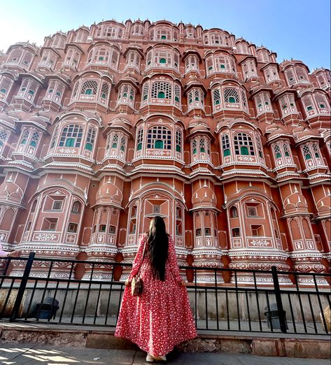 Hawamahal Jaipur Photography, Jaipur Pics Ideas, Poses In Jaipur, Rajasthan Asthetic Pics, Jaipur Photoshoot Ideas, Jaipur Photography Instagram, Jaipur Photography Poses, Jaipur Poses, Udaipur Photography Poses