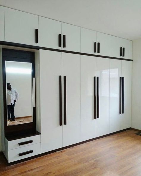 latest wardrobe design for bedroom in india Wardrobe With Loft Design, New Wardrobe Design, Cupboard Design For Bedroom, Almirah Designs Bedrooms, Almirah Designs For Bedroom, Wardrobes Designs, Room Wardrobe Design, Wadrobe Design, Ideas Armario