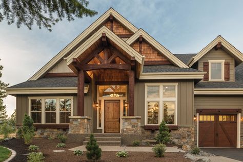 Craftsman Exterior, Exterior Renovation, Exterior Paint Colors For House, Rustic Home Design, Casa Exterior, House Siding, Parade Of Homes, Farmhouse Exterior, House Paint Exterior