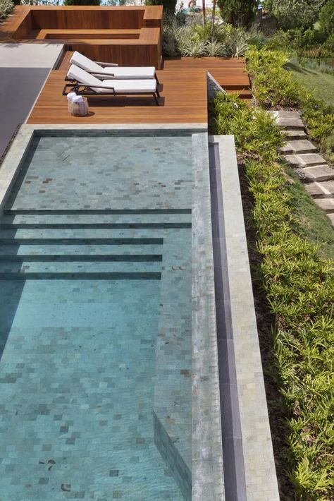 Deck Piscina, Piscina Interior, Swimming Pool Landscaping, Pool Water Features, Pool Landscape Design, Pool Sizes, Pool Construction, Small Pools, Building A Pool