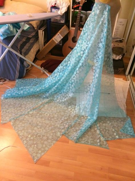 Diy Elsa Cape, Elsa Cape Pattern Diy, Frozen Cape Diy, Cape Diy, Frozen Costumes, Diy Cape, Snowflake Patterns, Cape Pattern, Frozen Costume