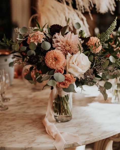 Rustic Chic Floral Arrangements, Brunnete Hairstyle Wedding, Cream Fall Wedding Flowers, Fall Chuppah Flowers, Wedding Florals Table Decor, Fall Wedding Table Centerpieces Flowers, October Wedding Flowers Centerpieces, Muted Fall Wedding Flowers, Rustic Wedding Flower Arrangements