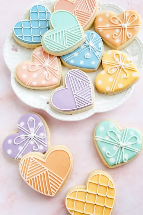 Looking for an easy sugar cookie for your sweetheart? I've got THREE heart designs for you in this video. Great to help you practice your freehand line work. Not only are they super simple designs, but they're also super beautiful, too. Who says simple needs to be boring? Heart Cookies Decorated, Fancy Sugar Cookies, Cookie Heart, Heart Shaped Sugar Cookies, Valentine Cookies Decorated, Cookie Countess, Cookie Decorating Supplies, Heart Sugar Cookie, Valentine Sugar Cookies