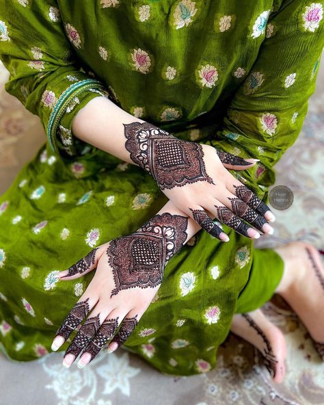 Henna Styles, Mehandhi Designs, Mehndi Designs Bridal Hands, Very Simple Mehndi Designs, Modern Mehndi Designs, Stylish Mehndi, Stylish Mehndi Designs, Mehndi Designs Front Hand, Bridal Mehendi Designs