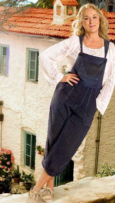 Meryl Streep * Mamma Mia Mamma Mia Fashion, Meryl Streep Mamma Mia, Mamma Mia Outfits, Mia Outfits, Fashion Overalls, Party Dress Codes, Overall Outfit, Overalls Outfit, Europe Outfits