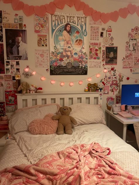 Fuzzy Rug Aesthetic, Cute Bedroom Inspo Pink, Small Bedroom Ideas No Windows, Strawberry Bathroom Aesthetic, Pink Apartment Aesthetic Bedroom, Bedroom Ideas Sanrio, Cute Pink Bedroom Aesthetic, Sanrio Themed Bedroom, Kawaii Aesthetic Bedroom