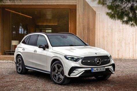 The new Mercedes-Benz GLC is even more dynamic, powerful and sustainable. It is available only as a hybrid: either as a plug-in hybrid or as a mild hybrid with 48-volt technology and an integrated starter-generator. The plug-in hybrids offer a range of more than 100 kilometres (WLTP). The GLC thus sets new standards in the all-wheel drive SUV segment. Mercedes Benz Hybrid, Mercedes Glc Suv, Small Suv Cars For Women, Small Suv Cars, Master Vision, Coach Aesthetic, June Moodboard, Hybrid Trucks, Mercedes Benz Suv