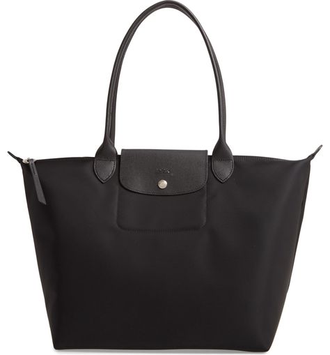 oversized bags for spring and summer: Longchamps Le Pliage Tote is a classic and not too big at all Longchamp Bag Le Pliage, Oversized Handbags, Ankle Boots With Jeans, Longchamp Bag, Go Big Or Go Home, Designer Tote Bags, Oversized Bag, Preppy Style Summer, Southern Shirts