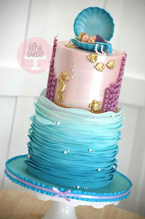 By The Royal Bakery Mermaid Baby Shower Cake, Sirenita Cake, Baby Shower Cake Ideas, Mermaid Birthday Cakes, Sea Cakes, Sea Baby Shower, Mermaid Baby, Mermaid Baby Showers, Mermaid Cakes