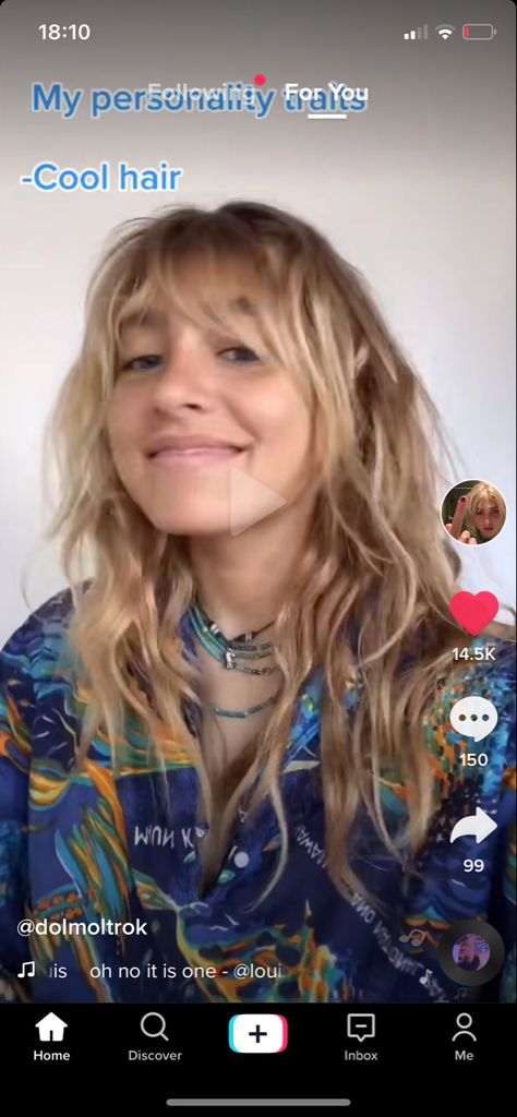 Beachy Layers Haircuts, Bushy Hair Aesthetic, Beach Layers Hair, Granola Haircut, Beachy Layered Hair, Beachy Haircuts, Beachy Haircut, Surfer Girl Hair, Bushy Hair