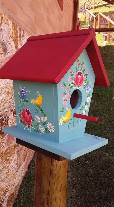 Cute Painted Bird Houses, Decorative Bird Houses Ideas Painted Birdhouses, Birdhouse Designs Paint, Painted Bird Houses Ideas Simple, Cute Bird House Painting Ideas, Painting Birdhouses Ideas Simple, Painted Bird Houses Ideas, Bird House Painting Ideas, Bird House Painted