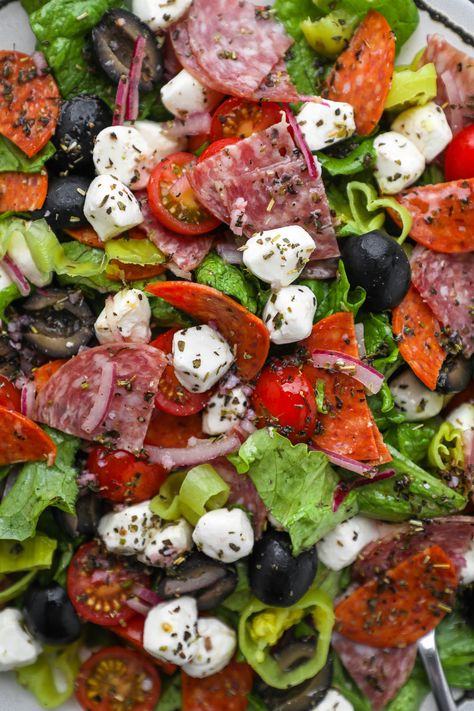 Salad With Red Wine Vinegarette, Red Wine Vinaigrette Salad, Italian Meat Salad, Loaded Italian Salad, Loaded Salad Recipes, Healthy Italian Salad, Italian Summer Food, Different Types Of Salads, Italian Green Salad