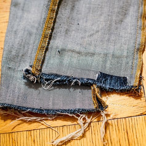 Tutorial: DIY Fringe Denim for a Raw Hem Diy Fringe, Sewing Jeans, Fringe Jeans, Seam Ripper, Denim Diy, Jeans Diy, Raw Denim, Tutorial Diy, Sewing