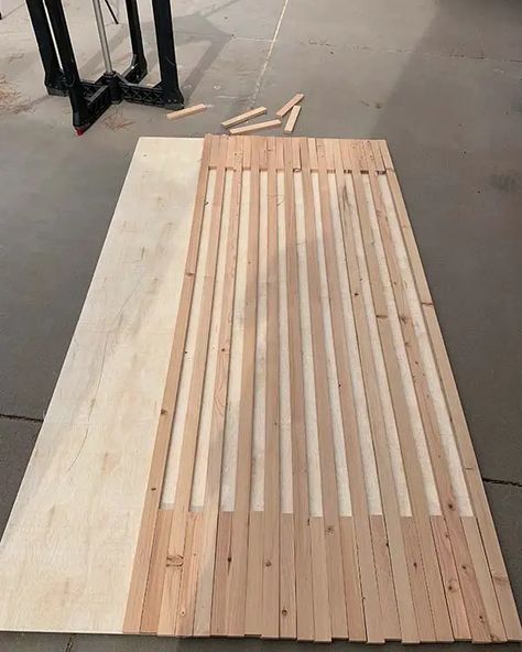 How To Build DIY Wood Slat Barn Doors Diy Sliding Panels, Modern Interior Sliding Doors, Wood Slat Door Diy, Slatted Barn Door, Wood Pantry Door Ideas, Diy Slat Door, Wood Slat Cabinet Doors, Geometric Door Design, Slat Door Diy