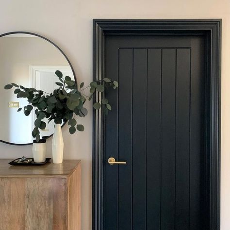 Farrow And Ball Off Black No 57, Skipping Stone Farrow And Ball, Railings Woodwork Farrow And Ball, Farrow And Ball Doors Internal, Farrow And Ball Pitch Black, Railings Colour Scheme, Farrow And Ball Railings Hallway, Farrow And Ball Entrance Hall, Pitch Black Farrow And Ball