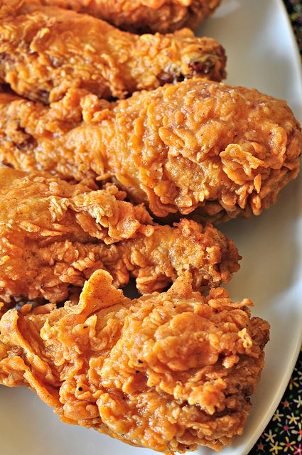 Copycat Popeye's Crispy Spicy Fried Chicken: this one is spectacular & totally holiday worthy! Resepi Ayam, Spicy Fried Chicken, Cooking Challenge, Bakery Ideas, Crispy Fried Chicken, Wings Recipe, Munnar, Ayam Goreng, Fried Chicken Recipes