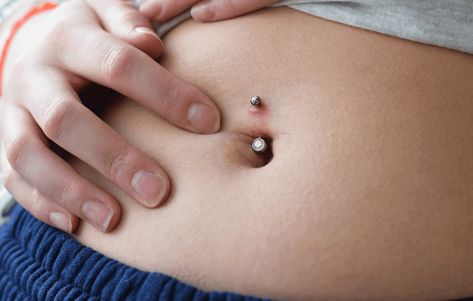 What is piercing rejection? Piercing rejection occurs when your body pushes out your piercing jewelry before the piercing heals. It usually starts slowly and requires careful observation to notice it. Infected Belly Piercing, Infected Belly Button, Belly Button Smell, Unusual Piercings, Piercing Bump, Industrial Piercing Jewelry, Surface Piercing, Ipod Shuffle, Belly Piercing Ring