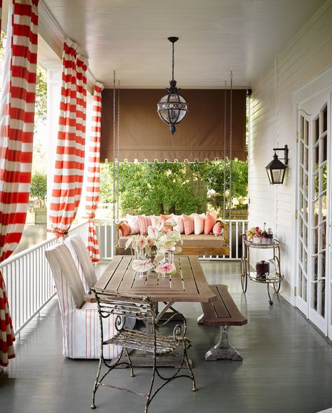 Why Designers Love Curtains on Screened In Porches Simple Fall Porch Decor, Screened In Porch Furniture, Modern Front Porch Ideas, House Beautiful Kitchens, Ken Fulk, Modern Front Porches, Porch Curtains, Striped Curtains, Porch Furniture