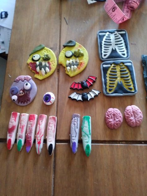 Handmade by Elizabeth Kenealy. I made these using polymer clay, and magnetic sheeting for the magnets.  The top yellow things are zombie lemons, then there is a regular zombie and an eye, then 5 severed fingers, and 2 severed witches fingers, then finally on the right there are 2 rib cage magnets, 2 bat magnets, and 2 brain magnets. Clay Fridge, Halloween Polymer Clay, Witches Fingers, Yellow Things, Clay Ideas, Rib Cage, Fridge Magnets, Zombie, Brain