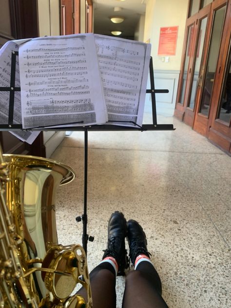 School Band Aesthetic, Sax Aesthetic, Music Major Aesthetic, Saxophone Aesthetic, Musician Lifestyle, Instruments Aesthetic, Music Major, Playing Saxophone, Band Trip