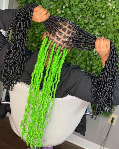 Black And Green Faux Locs, Black And Green Hairstyles, Green And Black Soft Locs, Soft Locs Color Combos, Peekaboo Soft Locs Red, Medium Size Soft Locs, Soft Loc Color Combos, Soft Locks With Color, Different Color Soft Locs