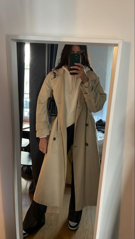 Trench Coat Outfit Ideas, Coat Outfit Ideas, Fall Fashion 2023, Outfits Cold, Style Parisienne, Trench Coat Outfit, Easy Fashion, Mode Zara, Uni Outfits