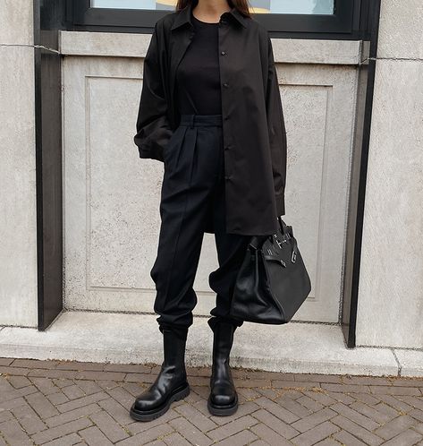 Bottega Veneta Boots Street Style, Bottega Veneta Boots Outfit, Bottega Veneta Lug Boots, Lug Boots Outfit, Arket Wool, Bottega Veneta Boots, Hermes Birkin Bag, Flannel Trousers, Fall Boots Outfit