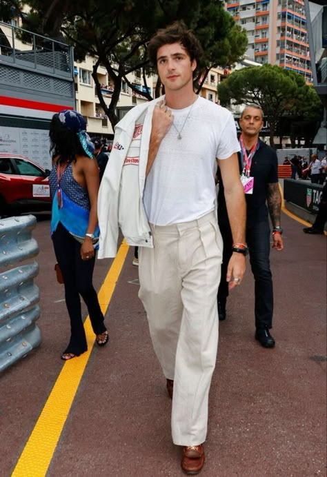 Italian Aesthetic Fashion Men, Aesthetic Date Outfit Men, Male Style Icons, Jacob Elordi Street Style, Jacob Elordi Style, Italian Aesthetic Outfit, Jacob Elordi Outfits, Italian Aesthetic Fashion, Italian Fashion Street