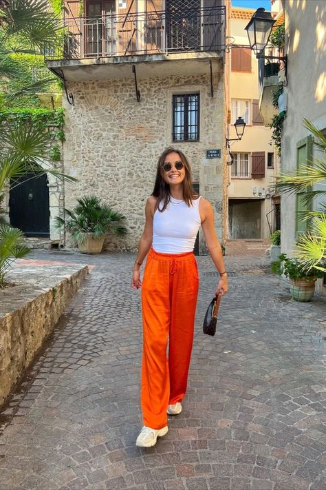 A bright, bold shade of orange is a must-have for our summer outfits! Pair your favorite white tank top with goregous orange pants. Orange Pants Outfit Summer, Orange Tank Top Outfit, Orange Pants Outfit, Sunkissed Skin, Summer Pants Outfits, Orange Pants, Summer Shades, Orange Tank Top, Tank Top Outfits