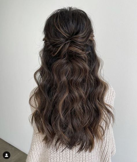 Boho Bridal Wedding Hair, Brunette Hairstyles Prom, Bride Hairstyles For Brunettes, Bridesmaid Hairstyles For Brown Hair, Half Up Half Down Wedding Bridesmaid Hair, Prom Hair Styles Brunette, Half Up Wedding Hair Brown, Bridesmaid Hairstyles Down Brown Hair, Hairstyles For Bridesmaids Down Curls