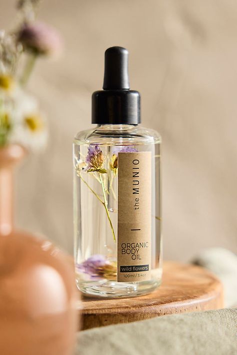 Fragranced with natural, hand-picked botanicals, this moisturizing body oil is blended with organic coconut and inca omega oil. Rich in vitamin E, it represents an important source of antioxidants to protect the skin from the effects of free radicals and thus combat the signs of aging. Scent Notes Green: Earthy and woody with notes of patchouli, sandalwood, and cloves. Crafted with hand-picked moss. Yellow: Wild and floral with sweet notes of bergamot, geranium, rose, and palmarosa. Crafted with Tincture Bottle Design, Body Product Packaging, Body Oil Label Design, Body Oil Photography, Body Oil Aesthetic, Body Oil Packaging, Rose Body Oil, Lotion Packaging, Natural Skin Products