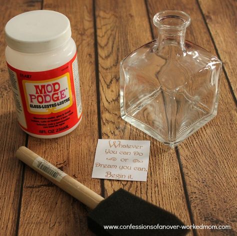 Modge Podge On Glass Diy, Decoupage On Glass Bottles, Decoupage Bottles Ideas, Decoupage Ideas Diy, Cheap Glass Vases, Napkins Ideas, Bottle Decoupage, Decoupage On Glass, Crafts With Glass Jars